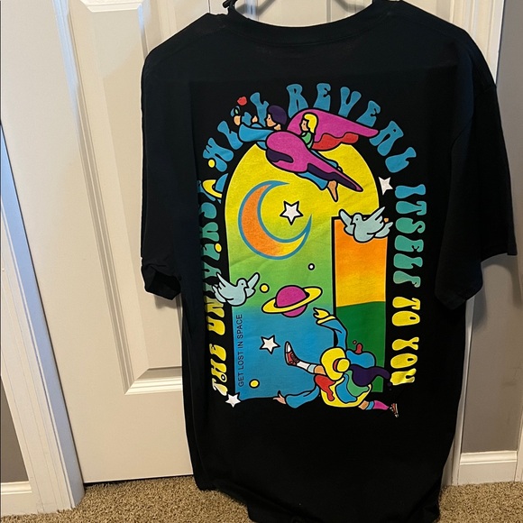 ALO Yoga Black Graphic T-Shirt - Picture 3 of 3